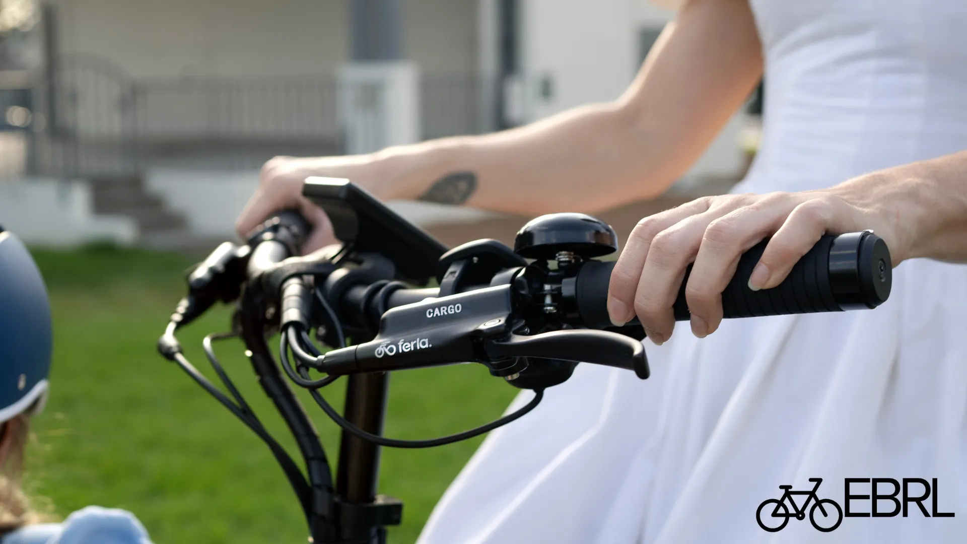 Ferla Royce II hydraulic disc brakes and three-point harness safety system detail